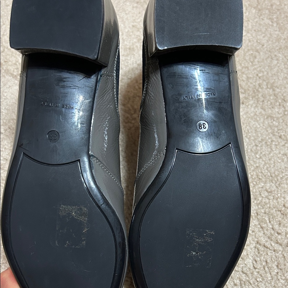 Pointed toe gray booties - Picture 3 of 5